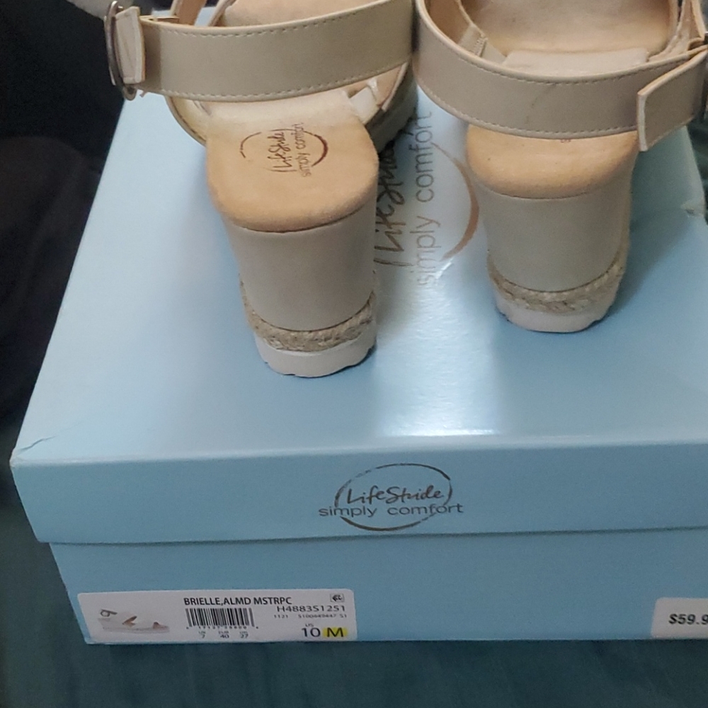 Sandals - Picture 4 of 4